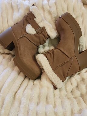 UGG Chestnut Sherpa-Trim Platform Ankle Boots